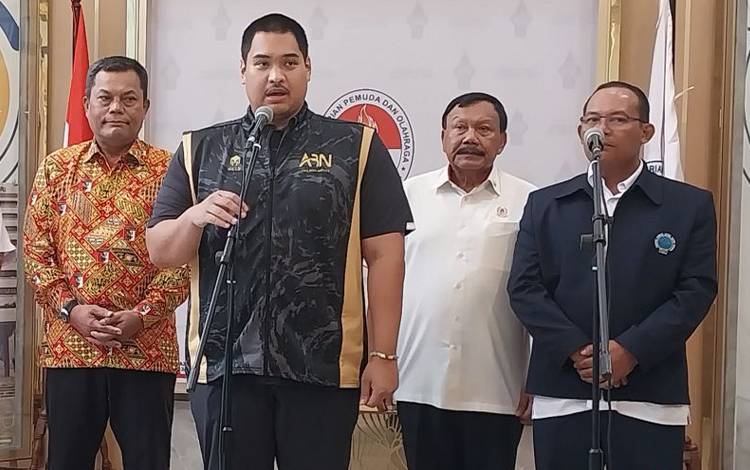Menteri Pemuda dan Olahraga Dito Ariotedjo memberikan keterangan dalam konferensi pers di Jakarta, Kamis (29/2/2024). (ANTARA/Aloysius Lewokeda)