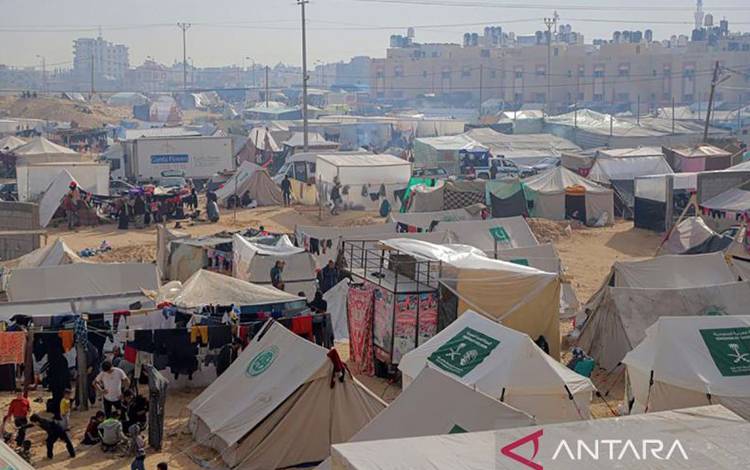 Tempat penampungan pengungsi warga Palestina di kota Rafah, Jalur Gaza selatan (8/12/2023). ANTARA/Xinhua/Rizek Abdeljawad/aa.