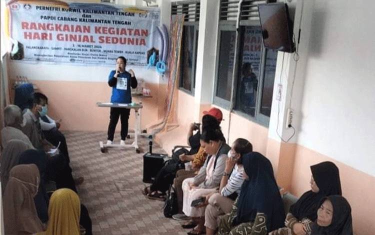 UnitHemodialisa RSUD Kuala Kapuas saat berikan penyuluhan kesehatan peringati Hari Ginjal Sedunia tahun 2024. (FOTO: IST)