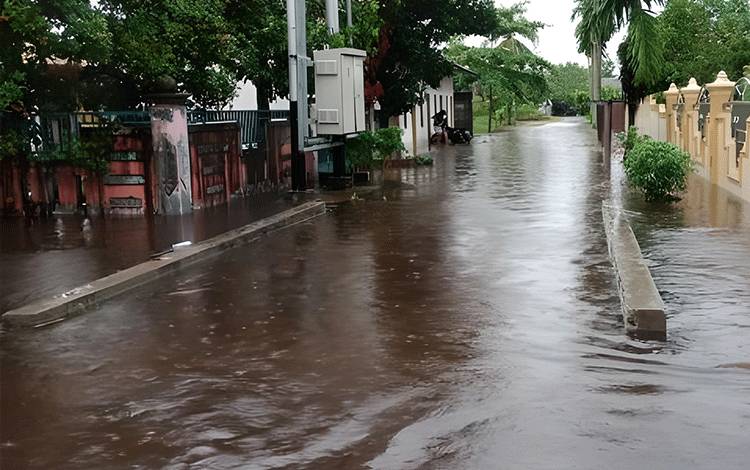 Ilustrasi banjir. Kota Palangka Raya telah menetapkan status Tanggap Darurat Banjir. (FOTO:MEDIACENTER ISENMULANG)
