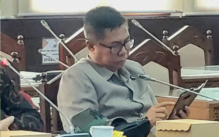 Wakil Ketua Komisi II DPRD Kalteng, Sudarsono. (FOTO: DONNY D)
