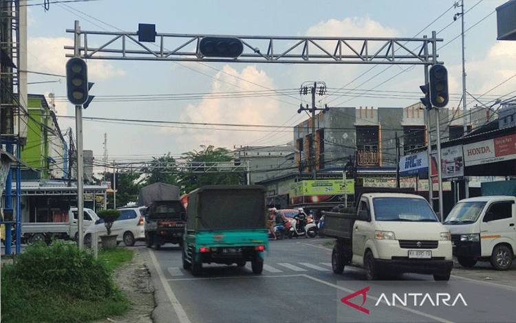 Kondisi traffic light di simpang empat Jalan Pelita - Jalan HM Arsyad, Sampit yang sempat mati beberapa waktu lalu. (ANTARA/Devita Maulina)