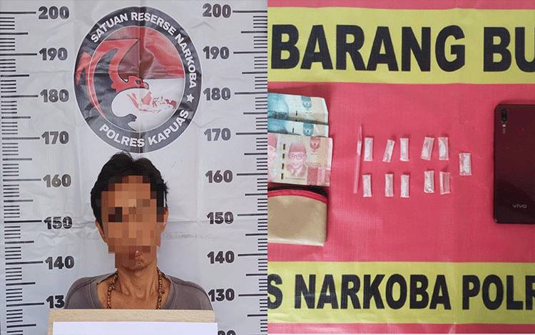 Terduga pelaku kasus sabu dan barang bukti diamankan Satresnarkoba Polres Kapuas. (FOTO: IST)