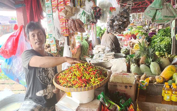 Harga sayuran di Pasar sayur dan ikan Kuala Pembuang mengalami kenaikan harga minggu pertama Ramadan (Foto : FAHRUL)