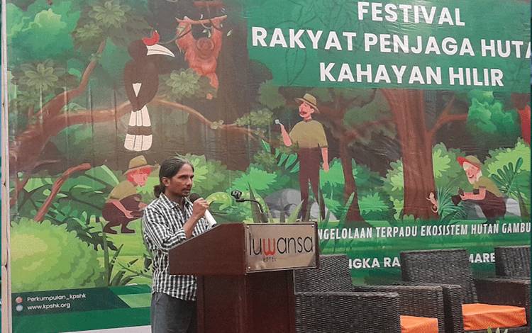 Kepala Dinas Kehutanan Provinsi Kalteng, Agustan Saining pada kegiatan Festival Rakyat Penjaga Hutan Hilir", yang diselenggarakan di Hotel Luwansa, Selasa, 19 Maret 2024. (Foto: MARINI)