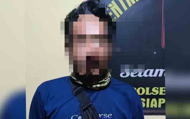 Pelaku kasus penganiayaan diamankan Satreskrim Polres Kapuas. (FOTO: IST)