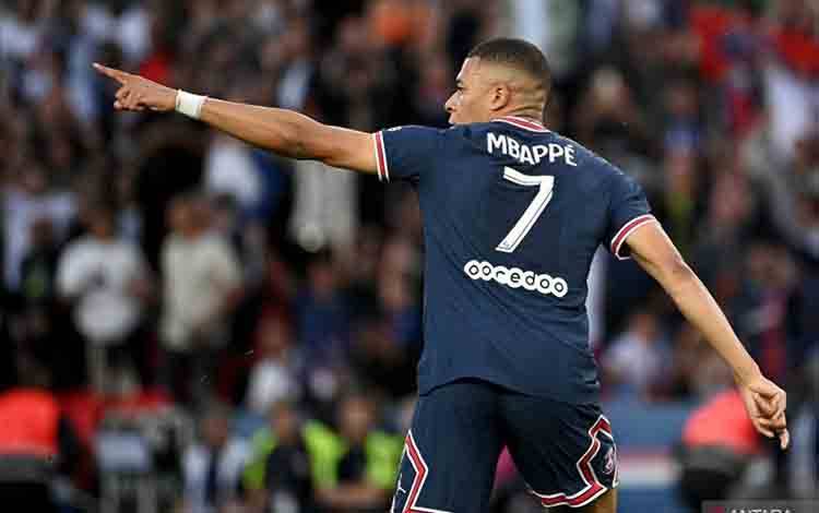 Kylian Mbappe saat merayakan gol di Stadion Parc des Princes, Paris (AFP/ANNE-CHRISTINE POUJOULAT)