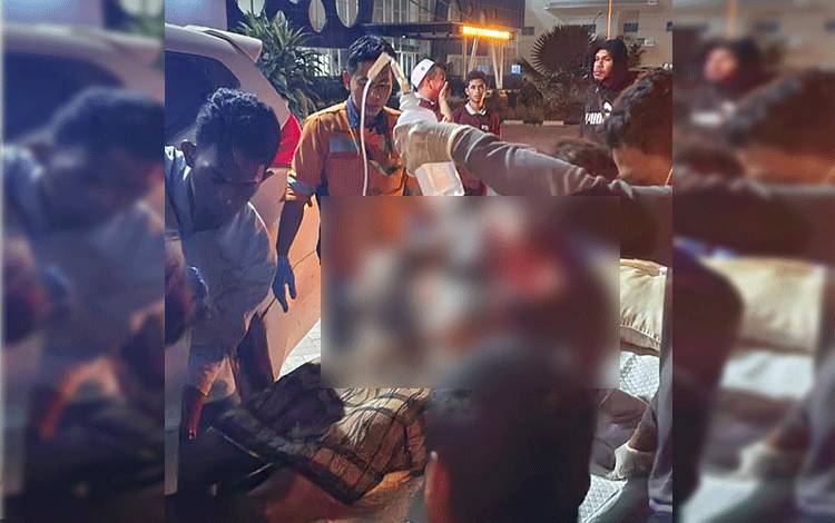 Korban luka bakar dilarikan ke RSUD Muara Teweh. (Foto: Dhani)