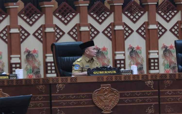 Gubernur Kalimantan Tengah, Sugianto Sabran saat rangkain rakor bersama Pj bupati dan wali kota di Aula Jayang Tingang, Rabu, 27 Maret 2024. (FOTO: HAFIDZ)