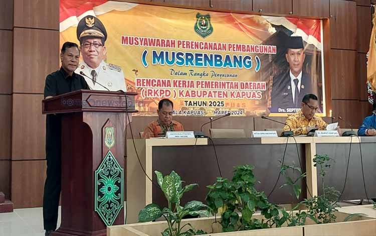 Anggota DPRD Kabupaten Kapuas, Syarkawi H Sibu saat hadiri Musrenbang tingkat kabupaten, bertempat di Aula Bappelitbangda Kapuas pada Kamis, 28 Maret 2024. (FOTO: DODI)