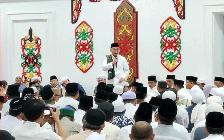 Gubernur Kalteng Sugianto Sabran menyampaikan sambutan pada malam Nuzulul Quran di Istana Isen Mulang Rujab Gubernur Kalteng, Rabu malam, 27 Maret 2024.(Foto: Istimewa)