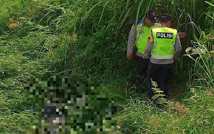 Sesosok mayat ditemukan di Sungai Pasipatan, Kabupaten OKU Timur, Jumat. (ANTARA/Edo Purmana/24)