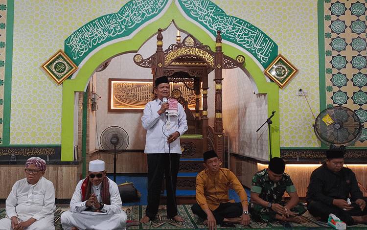 Pj Bupati Seruyan Djainuddin Noor saat kegiatan Safari Ramadan di Masjid Quba Simpang Bangkal, Kecamatan Seruyan Raya. (Foto : FAHRUL)