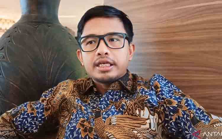Anggota KPU RI Idham Holik saat memberikan keterangan kepada awak media di Yogyakarta, Minggu (31/3/2024). (ANTARA/Narda Margaretha Sinambela)