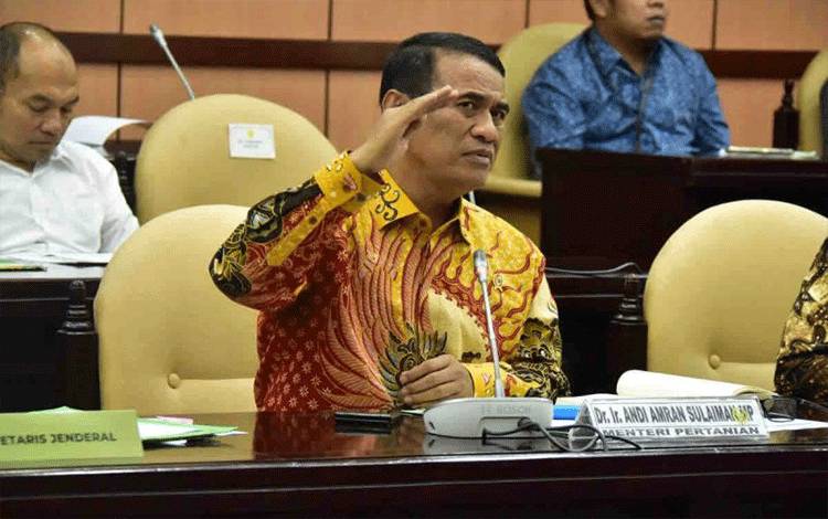 Menteri Pertanian (Mentan) Andi Amran Sulaiman memaparkan upaya pemerintah dalam mengatasi permasalahan pangan dalam negeri dalam Rapat Kerja bersama Komite II DPD RI di Gedung Parlemen di Jakarta, Selasa (2/4/2024). ANTARA/HO-Humas Kementan