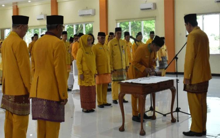 Empat pejabat Pimpinan Tinggi Pratama di lingkungan Pemkab Kobar resmi dilantik. (Foto : ISTIMEWA)