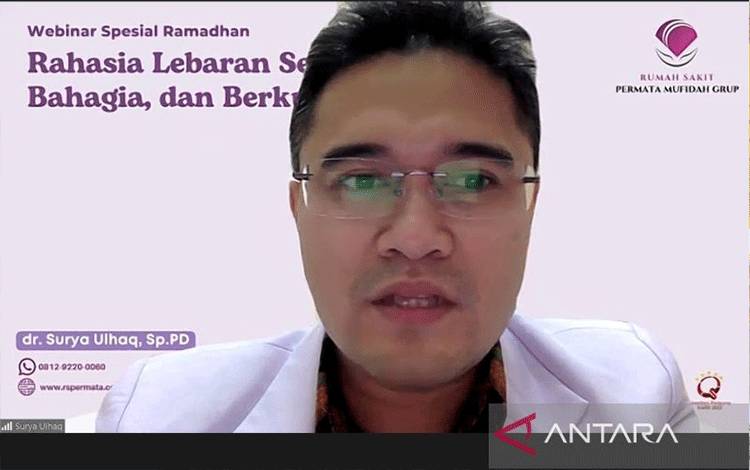 Tangkapan layar dr. Surya Ulhaq, Sp.PD ketika menjelaskan kiat-kiat mengikuti perjalanan mudik dengan nyaman dan aman dalam sebuah webinar yang diikuti di Jakarta, Sabtu (6/4/2024). (ANTARA/Hreeloita Dharma Shanti)