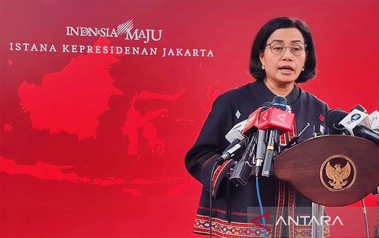 Menteri Keuangan Sri Mulyani memberikan keterangan usai pembahasan komposisi RABPN 2025 di Istana Negara, Jakarta, Jumat (5/4/2024). ANTARA/Mentari Dwi Gayat/pri.