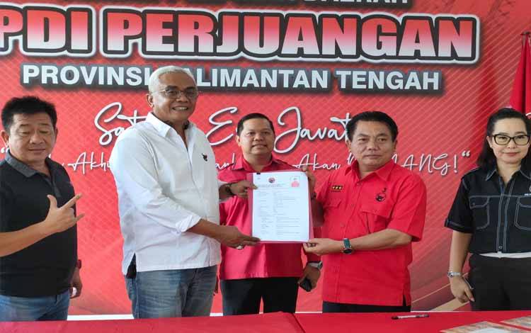 Wiyatno dan Ina Prayawati Mendaftarkan sebagai Calon Bupati Kapuas dan Barito Selatan