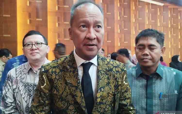 Menteri Perindustrian Agus Gumiwang Kartasasmita ditemui usai halal bihalal di Jakarta, Selasa (16/4/2024). ANTARA/Muzdaffar Fauzan