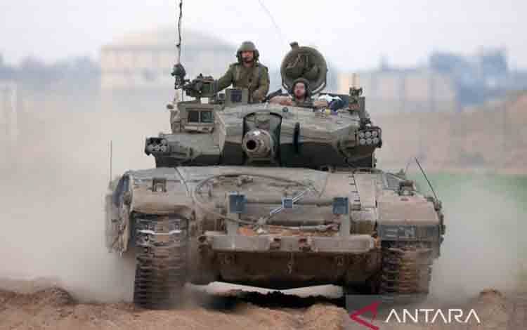Arsip - Tentara Israel terlihat di dekat perbatasan Jalur Gaza di Israel selatan pada 6 Januari 2024. (Xinhua/JINI/Ilan Assayag)