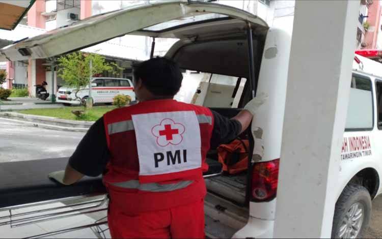 Korban penemuan mayat yang ditemukan warga saat dievakuasi ke kamar jenazah Rumah Sakit dr. Murjani Sampit. (FOTO: IST)