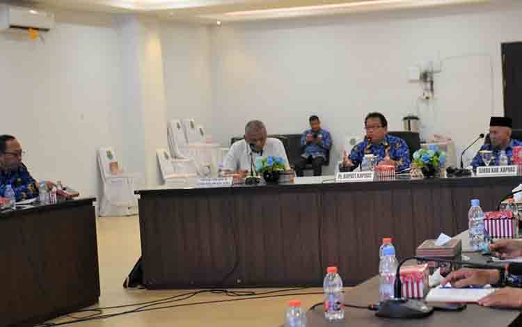 Pj Bupati Kapuas, Erlin Hardi telah menghadiri Entry Meeting LKPD Kapuas Tahun anggaran 2023 oleh BPK RI Perwakilan Kalteng, bertempat di Aula Rujab Bupati setempat. (FOTO: IST)