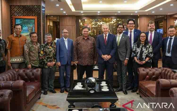 Mantan Perdana Menteri Inggris Tony Blair mengunjungi Kantor Kementerian Koordinator Perekonomian di Jakarta, Jumat (19/4/2024). ANTARA/HO-Kemenko Perekonomian