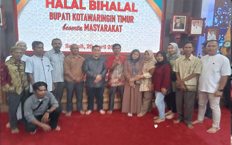 Halal bi halal Bupati Kotawaringin Timur Halikinnor bersama masyarakat di Aula Rumah Jabatan, Sabtu, 20 April 2024. (FOTO: IST)