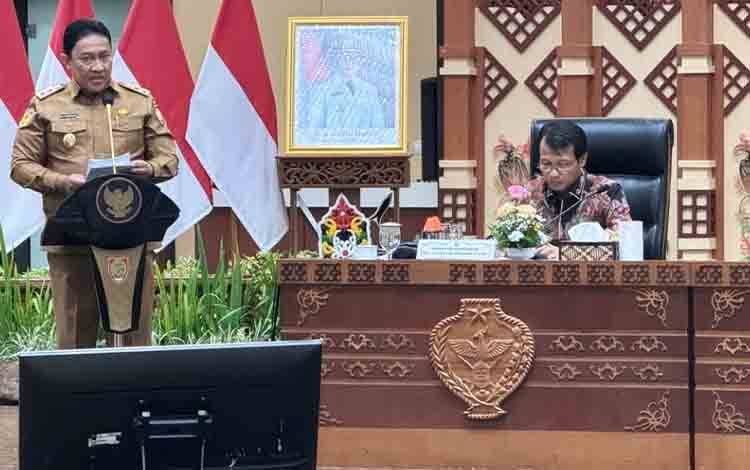 Wakil Gubernur Kalimantan Tengah (Kalteng), Edy Pratowo saat rakor pemberantasan korupsi terintegrasi di Aula Jayang Tingang, Selasa, 23 April 2024. (FOTO: HAFIDZ)