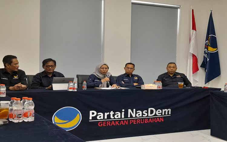 Sekretaris DPW Partai NasDem Kalteng Mukarramah dalam keterangan konferensi pers, Selasa 23 April 2024 (Foto: MARINI)