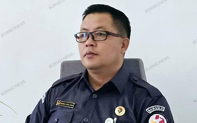 Ketua Bawaslu Kabupaten Gunung Mas Yepta H Jinal saat ditemui di ruang kerjanya. (FOTO: IST)