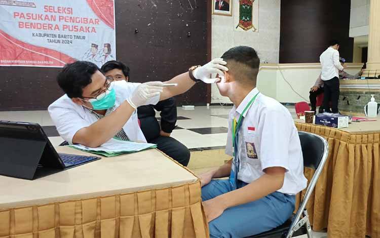 Tahapan tes kesehatan bagi calon Anggota Paskibraka Barito Timur di GPU Mantawara Tamiang Layang, Rabu, 24 April 2024. (FOTO: BOLE MALO)