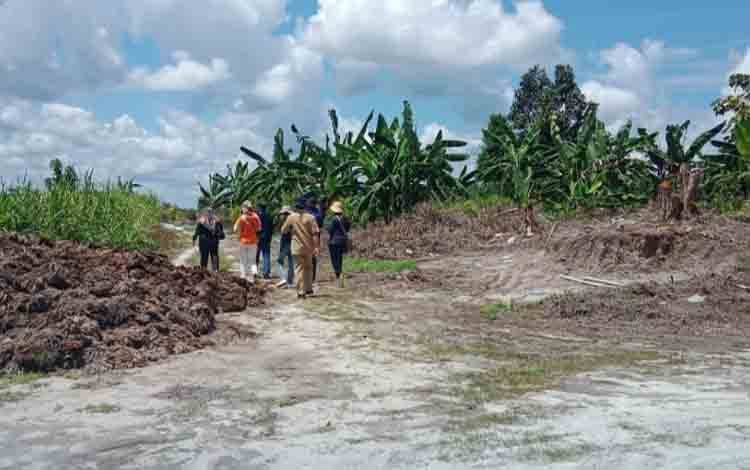 Tim melakukan Survei LP2B di Kecamatan Rakumpit. (FOTO: HUMAS)