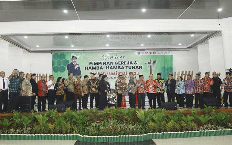 Pembukaan Seminar Perayaan Paskah Nasional 2024 yang digelar di Gedung Pertemuan Umum Tambun Bungai Palangka Raya, Provinsi Kalimantan Tengah pada Kamis, 25 April 2025. (FOTO: Istimewa)