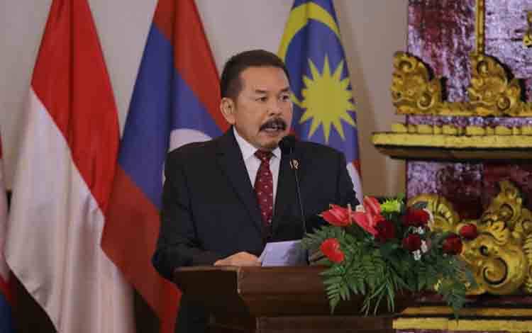 Jaksa Agung Sanitiar Burhanuddin memberikan sambutan dalam kegiatan Pertemuan Konsultasi ke-2 Jaksa se-ASEAN di Bali, Kamis (25/4/2024). (ANTARA/HO-Puspenkum Kejaksaan Agung)