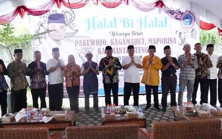 Wagub Edy Pratowo menghadiri Halal Bi Halal Keluarga Besar Pakuwojo, Kagamahut, dan Maporina Kalteng di Wisma Syariah Anissa, Jalan Bukit Keminting Palangka Raya. (FOTO: SETDA KALTENG)