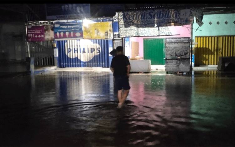 Diguyur Hujan Lebat, Sejumlah Ruas Jalan di Sampit Terendam Banjir