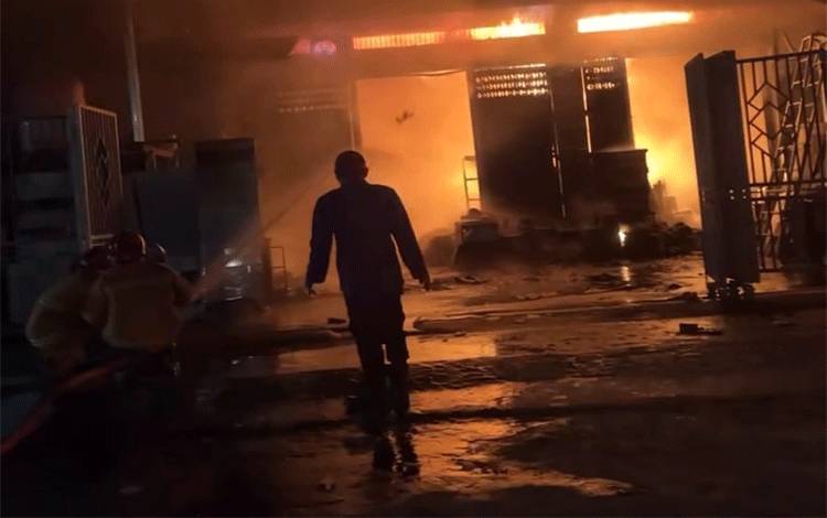 Toko Bangunan di Sampit Terbakar, Terdengar Suara Ledakan