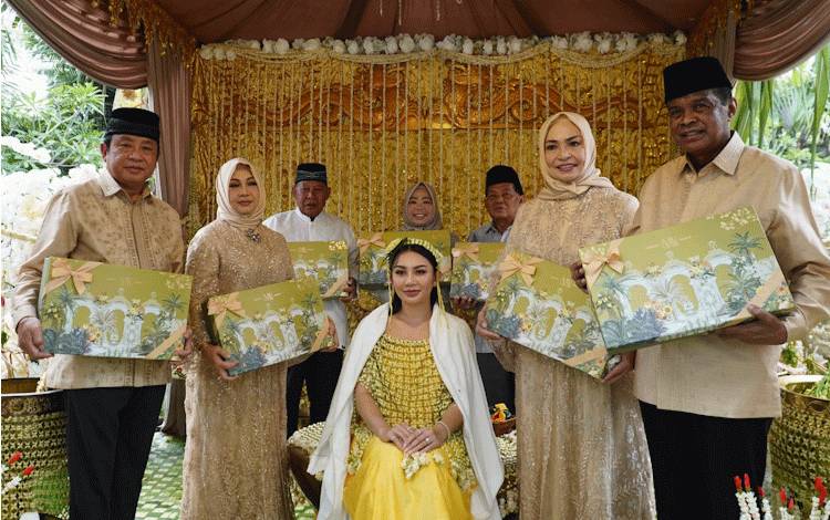 Sehari Jelang Akad Nikah, Monica Putri Rasyid Jalani Prosesi Adat Badudus Mandi Mandi