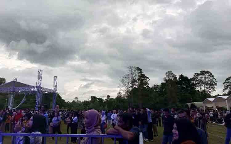 Masyarakat Kobar Mulai Padati Lapangan Lanud Iskandar Pangkalan Bun di Festival Kebersamaan