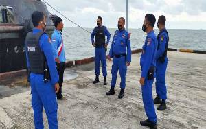 Personel Satuan Polair Polres Seruyan Jaga Ketat Pelabuhan Teluk Segintung