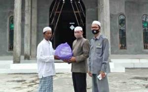 KUA Kapuas Murung Salurkan Bantuan Sembako untuk Kaum Masjid
