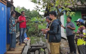 Komunitas di Sampit Bangunkan Toilet Untuk Korban Sambaran Buaya di Desa Pelangsian