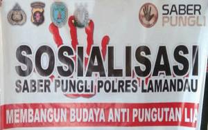 Anggota Bhabinkamtibmas Sosialisasikan Saber Pungli di Desa Guci