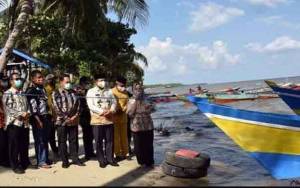 Pemkab Kobar Hibahkan 62 Kapal untuk Nelayan