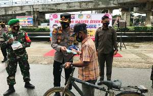 Pemkab Barito Utara Bersama TNI Polri Bagikan 10.000 Masker