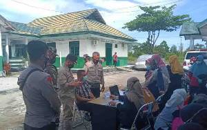 Persiapan Vaksinasi Covid-19, Polisi Lakukan Pengamanan di Puskesmas Kuala Pembuang II