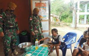 TNI Sosialisasi Produksi Makanan Olahan Kelapa Bagi Warga Perbatasan