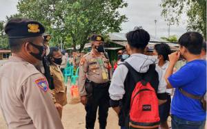 Petugas Gabungan Razia Masker di Jalan Tjilik Riwut Km 10 Palangka Raya
